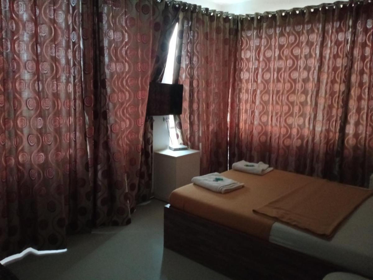Malhar Palace Hotel Shirdi Exterior photo