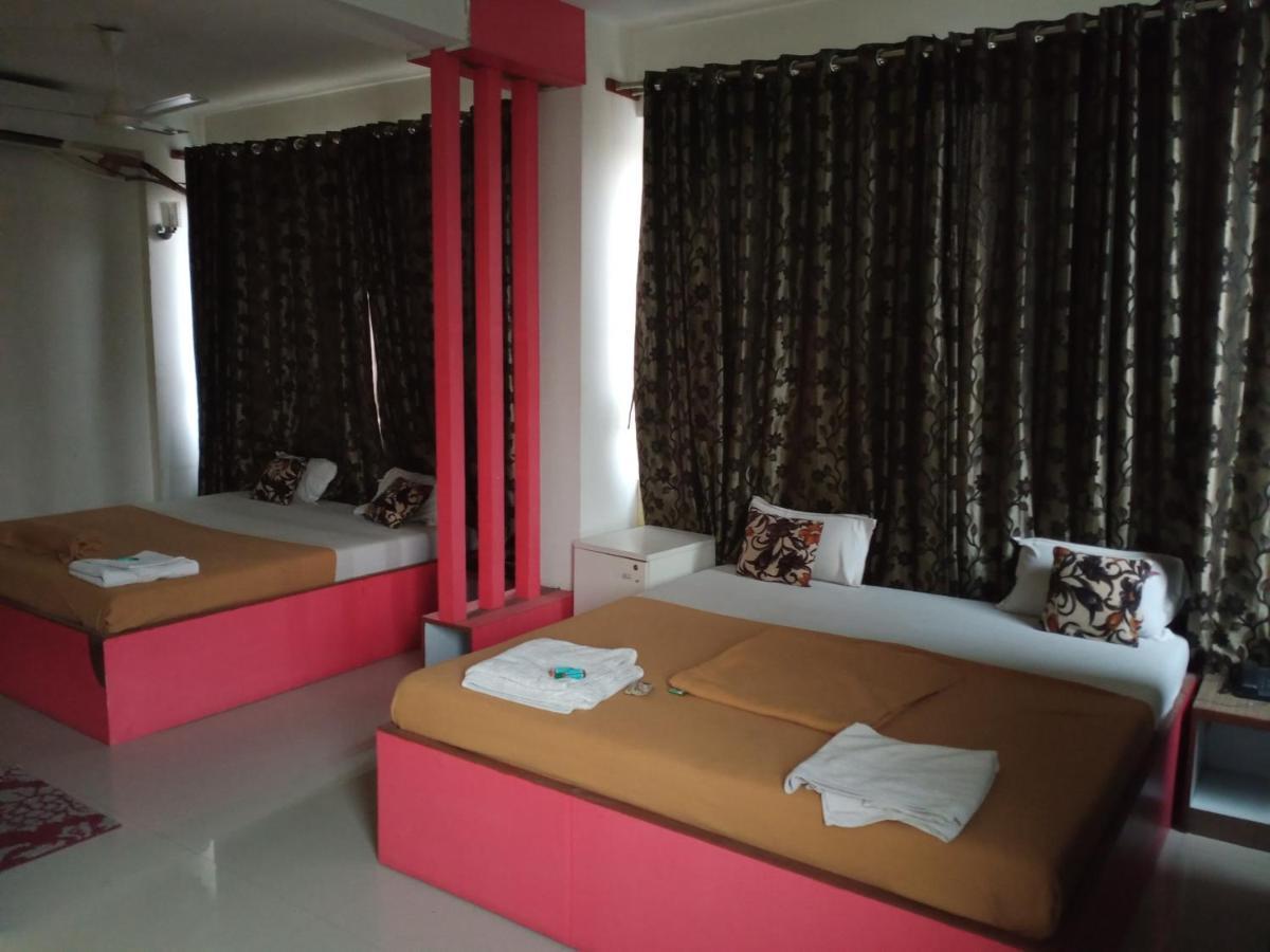 Malhar Palace Hotel Shirdi Exterior photo