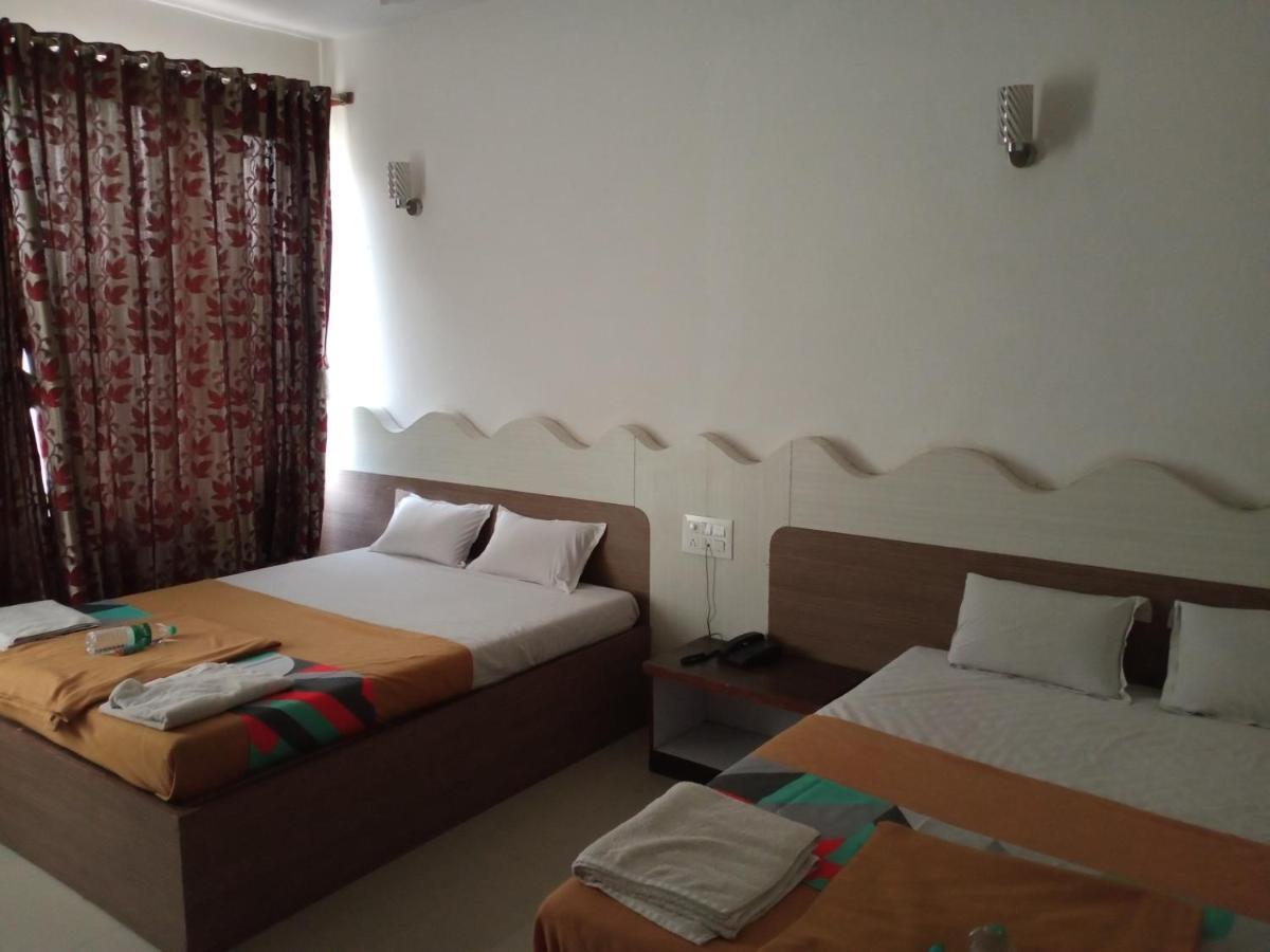 Malhar Palace Hotel Shirdi Exterior photo