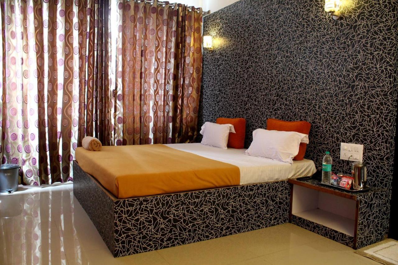 Malhar Palace Hotel Shirdi Exterior photo
