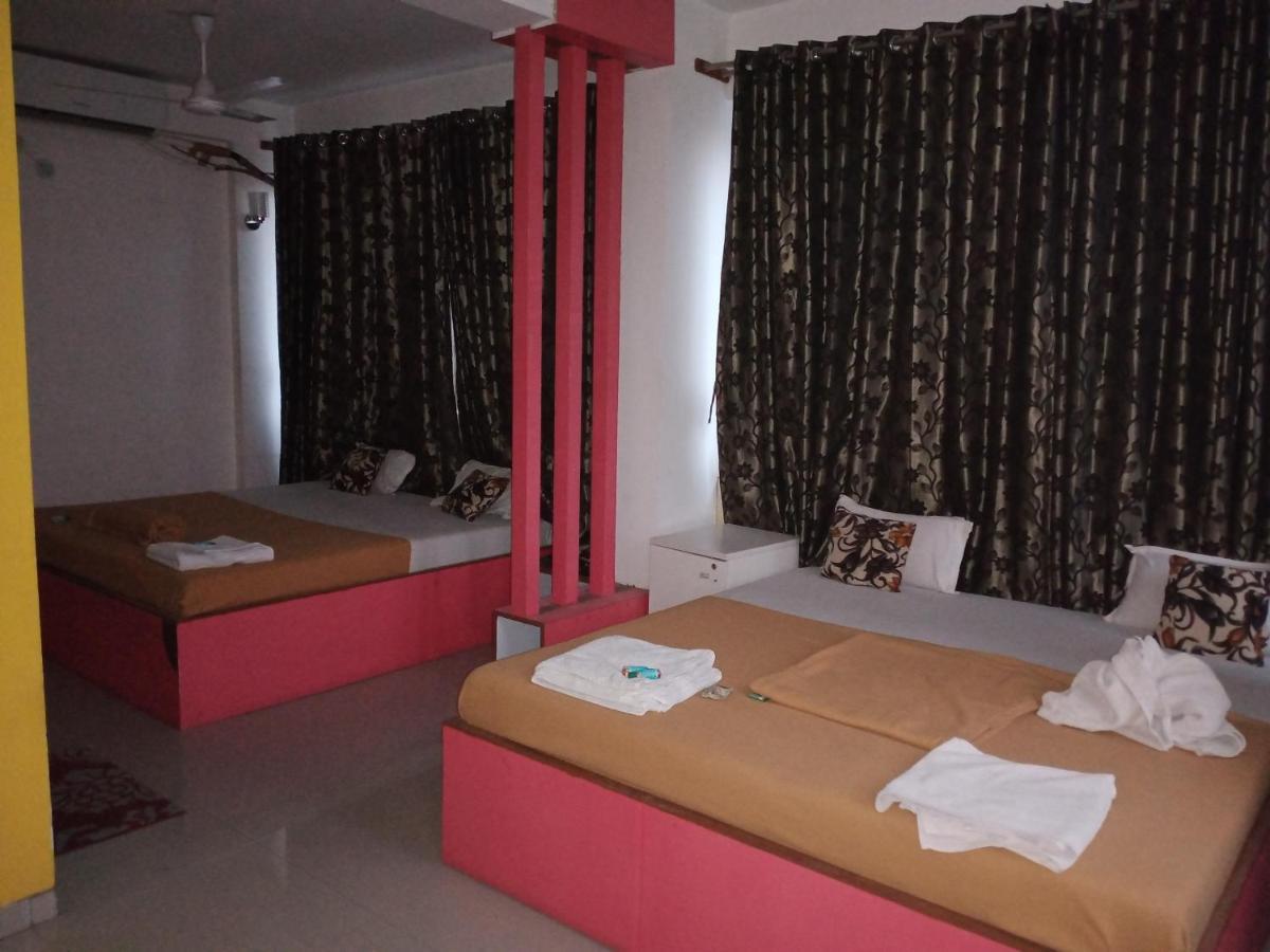 Malhar Palace Hotel Shirdi Exterior photo