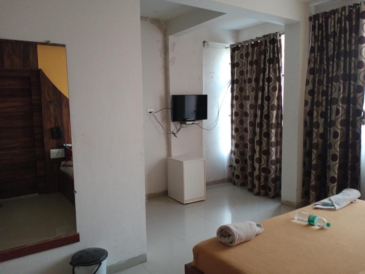 Malhar Palace Hotel Shirdi Exterior photo